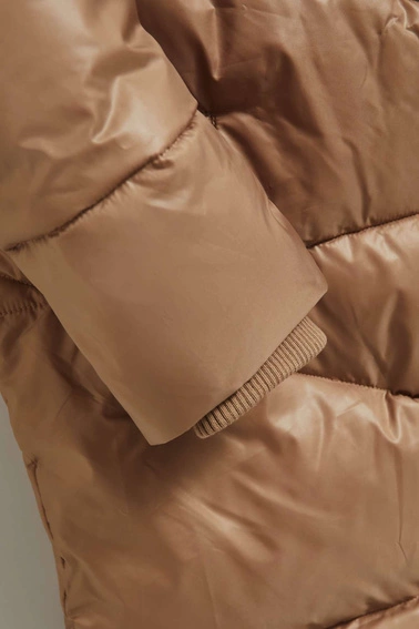 Długa kurtka z kapturem ciemnobeżowa