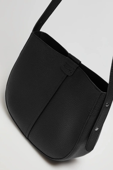 Torba na ramię na regulowanym pasku czarna