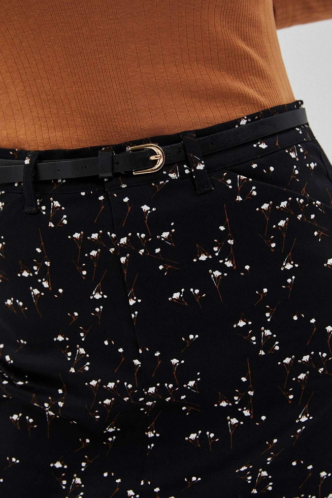 Ołówkowa spódnica z nadrukiem