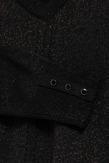 Sweter z metaliczną nitką i dekoltem w serek czarny