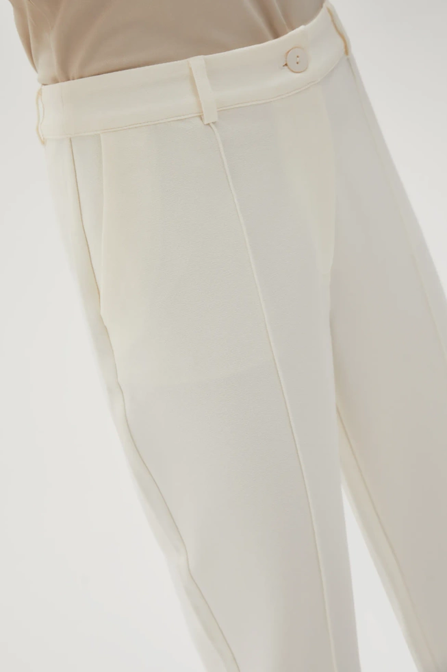 Spodnie z nogawkami w kant białe