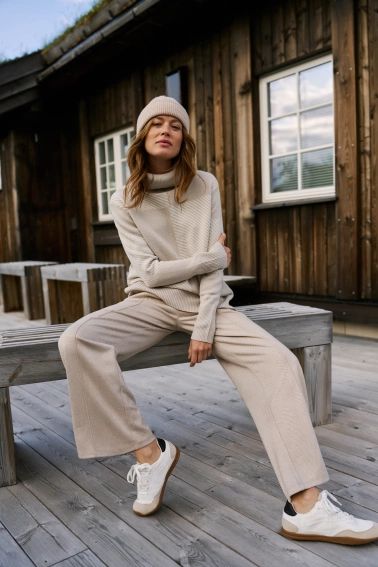 Spodnie z szerokimi nogawkami beżowe