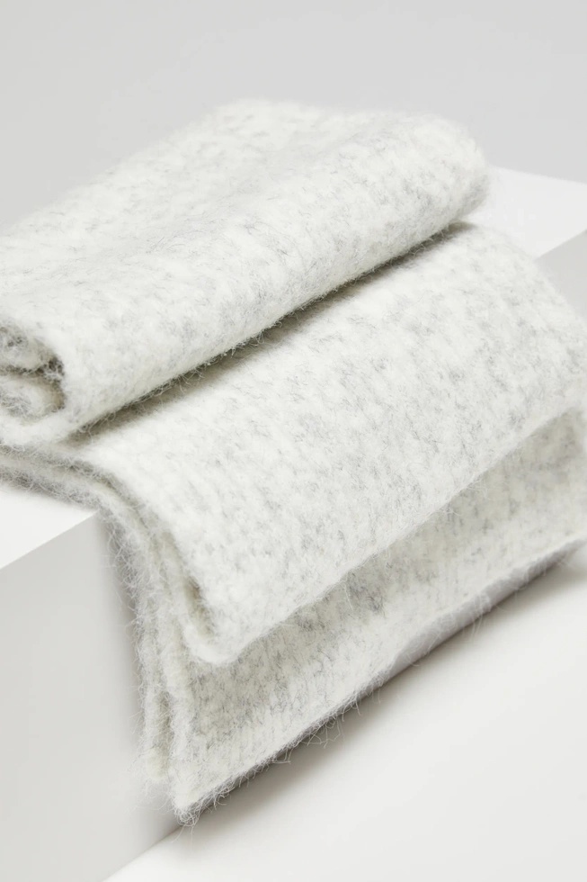 Szalik z dodatkiem wełny szary