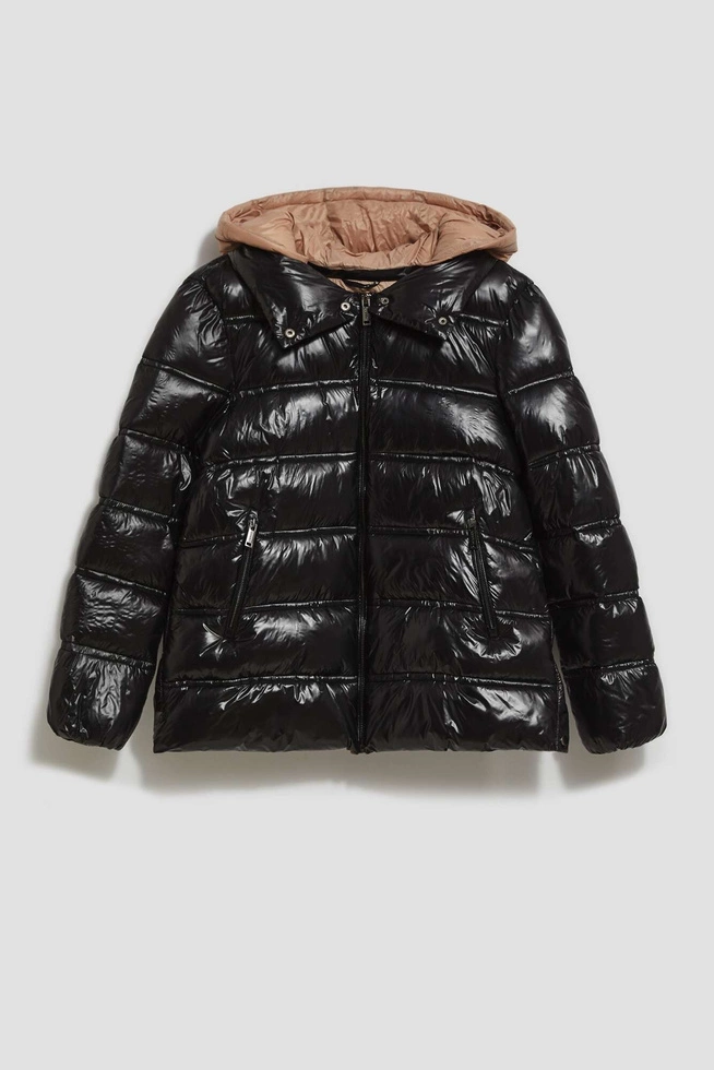 Krótka pikowana czarna kurtka z kapturem