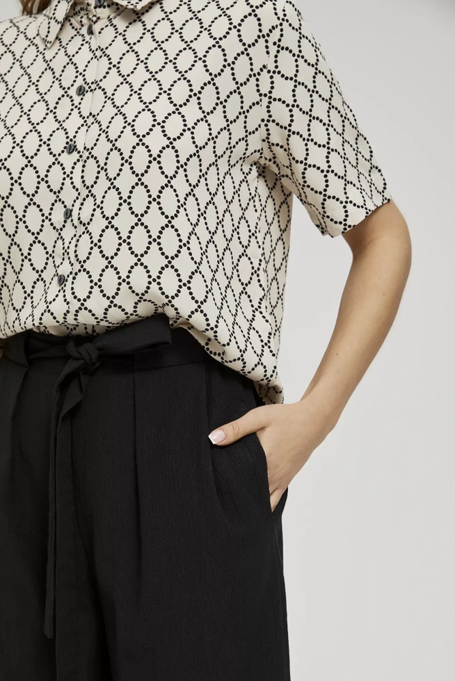 Gładkie spodnie z szerokimi nogawkami i wiązaniem w pasie czarne