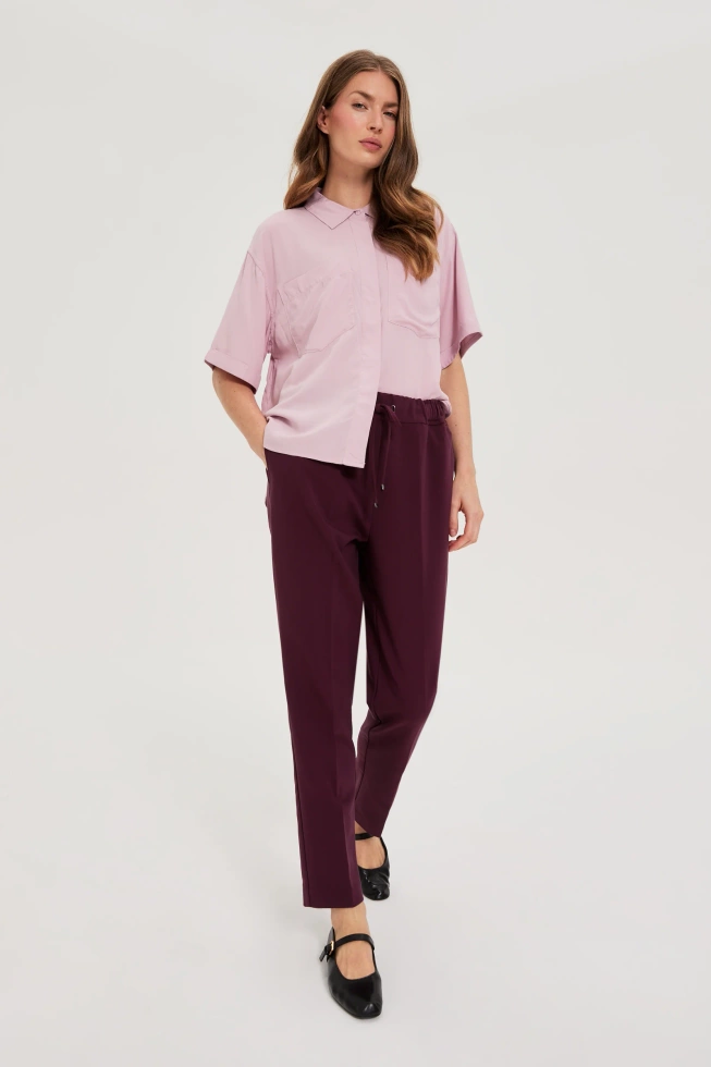 Spodnie w kant z prostymi nogawkami burgundowe