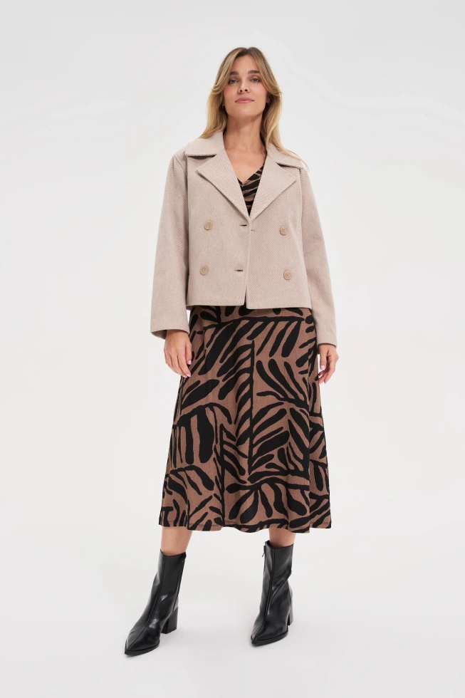 Krótki beżowy płaszcz