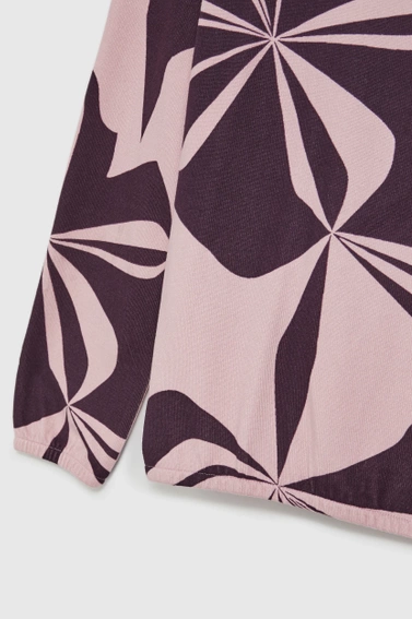 Sweter z geometrycznym wzorem różowy 