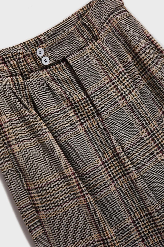 Spodnie w kratę z szerokimi nogawkami