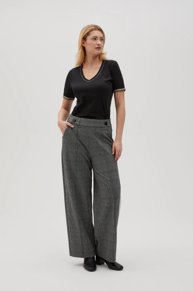 Bawełniana bluzka z dekoltem w serek i ozdobnymi rękawami czarna