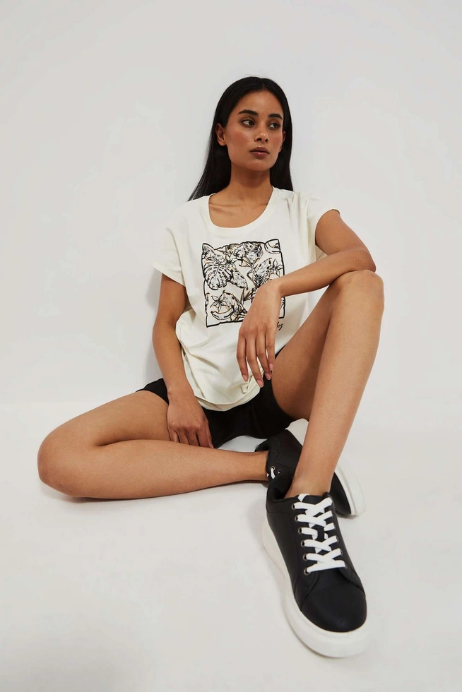 T-shirt z roślinnym nadrukiem perłowy