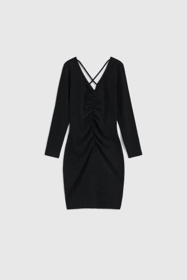 Dopasowana sukienka czarna