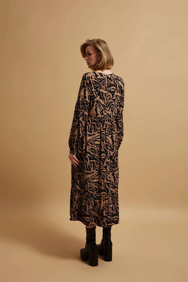 Wzorzysta sukienka midi