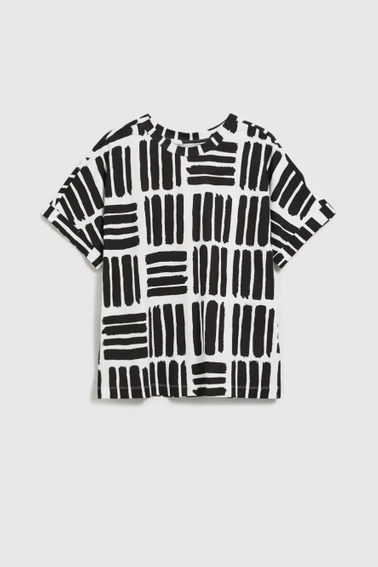 Bluzka o prostym fasonie biała