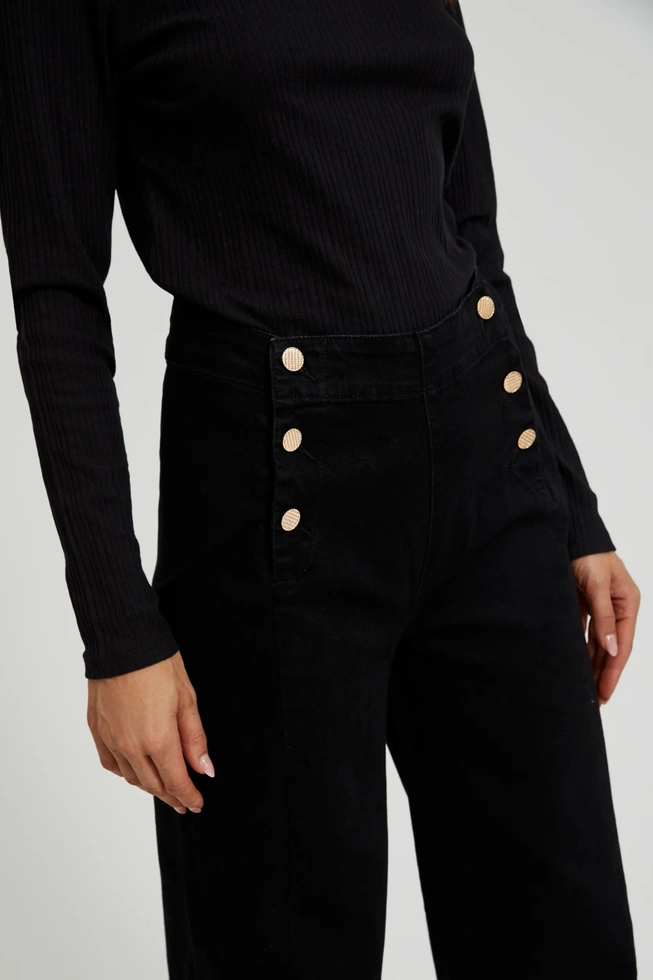 Jeansy z ozdobnymi guzikami czarne