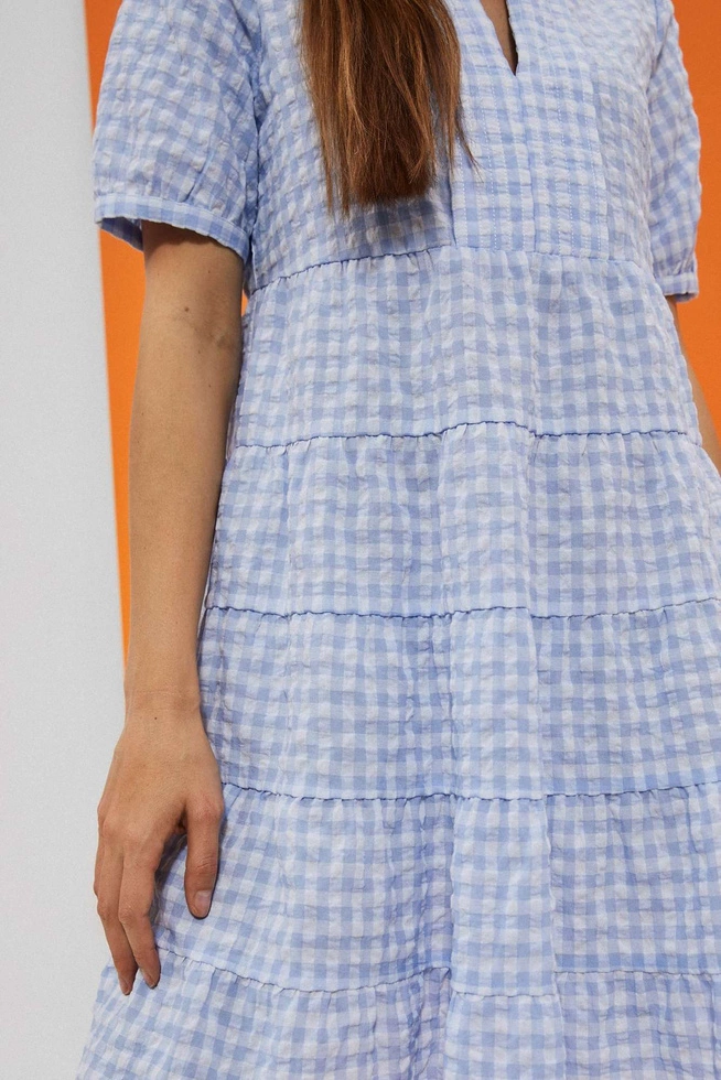 Rozkloszowana sukienka w kratę