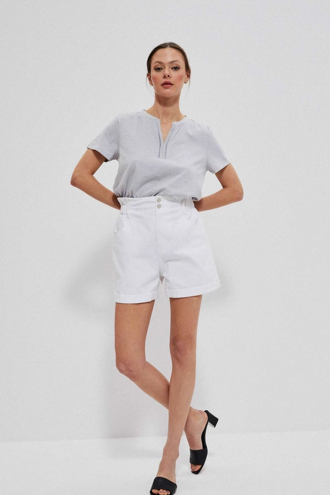 Bluzka z ażurowym dekoltem w serek