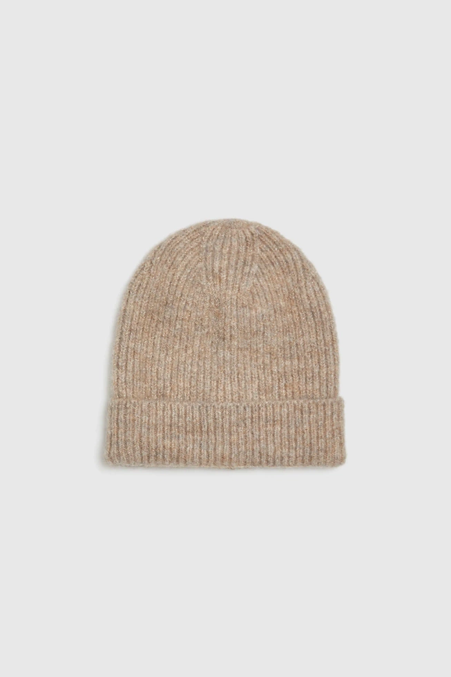Czapka z metaliczną nitką beżowa