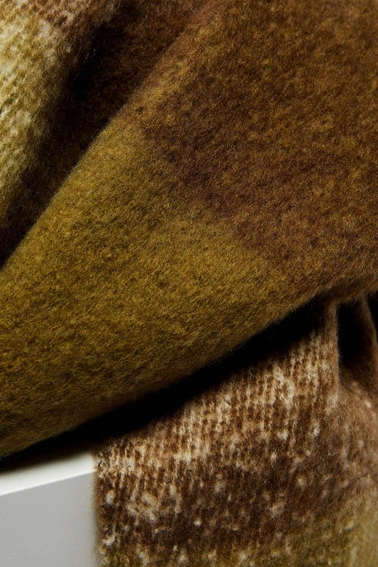 Szal w pasy z frędzlami