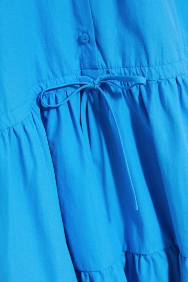 Koszulowa sukienka z falbaną