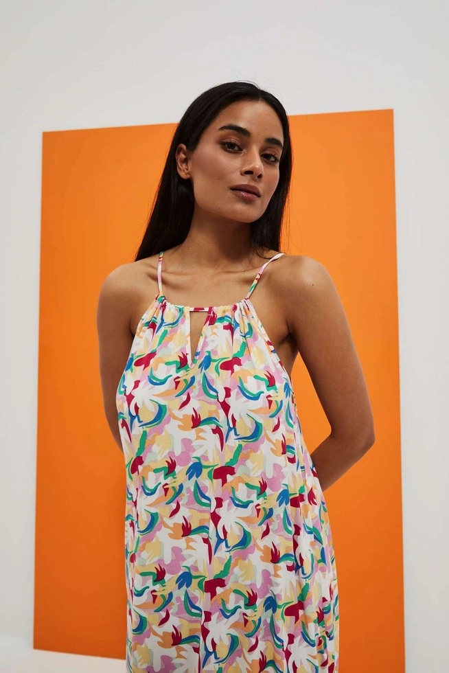 Wzorzysta sukienka na ramiączka