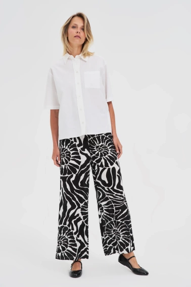 Koszula z krótkimi rękawami i kołnierzykiem biała