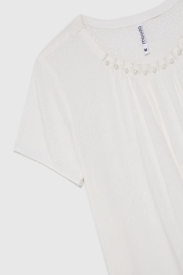Koszula z ozdobnym dekoltem biała