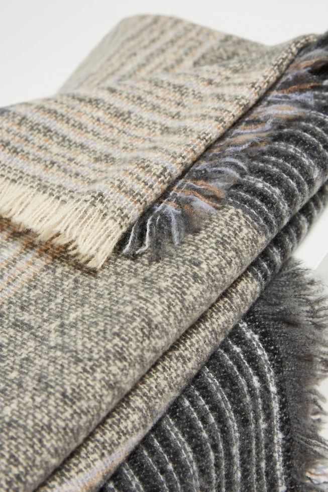 Szalik w kratkę szary