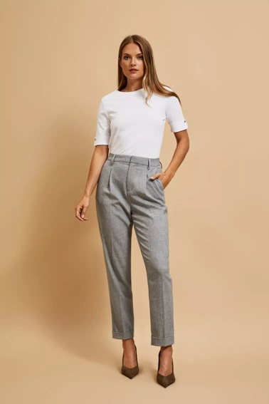 Garniturowe spodnie z podwiniętymi nogawkami w kant szare
