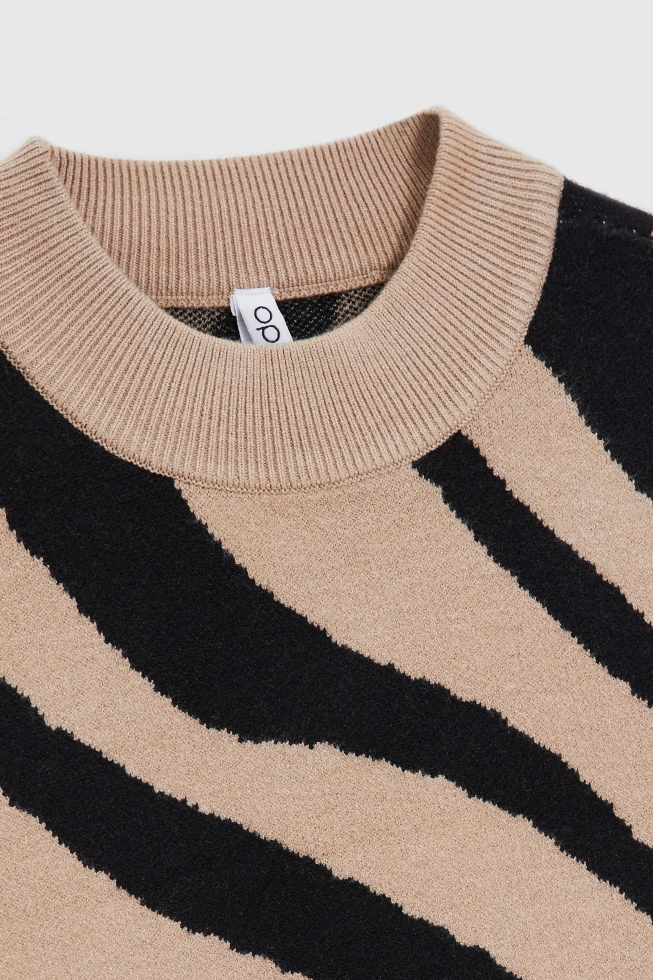 Dopasowana sukienka beżowa