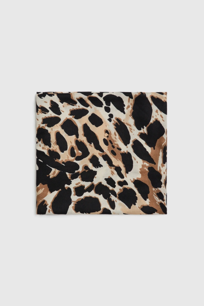 Szal ze zwierzęcym printem beżowy