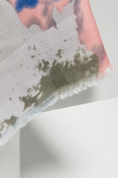 Wzorzysty letni szal niebieski