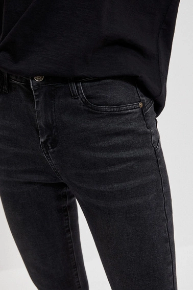 Jeansy skinny z przetarciami