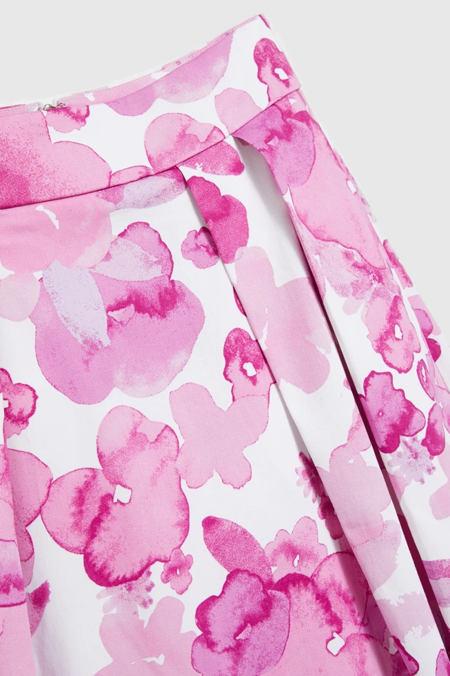 Rozkloszowana spódnica w kwiaty różowa