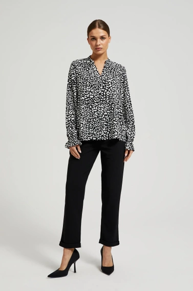 Koszula z dekoltem w serek bez kołnierzyka czarna