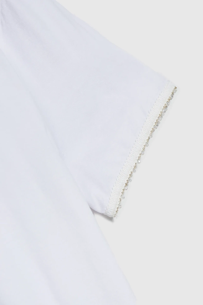 Bluzka z koralikami na rękawach biała