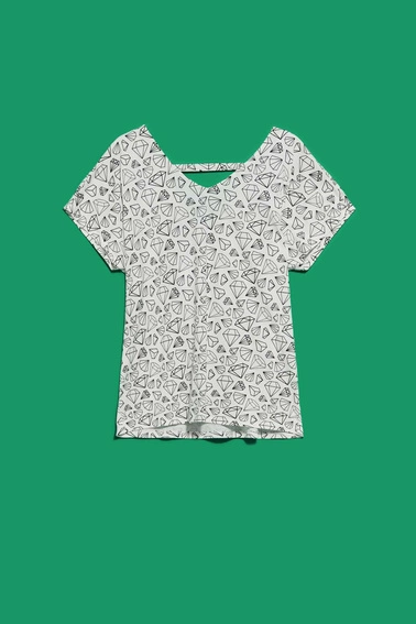 T-shirt z ozdobnym tyłem perłowy