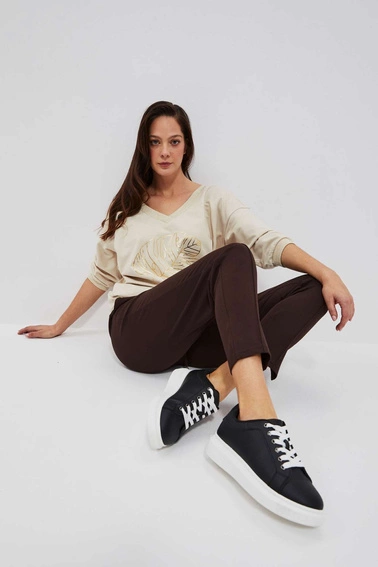 Bluza z dekoltem w serek i nadrukiem piaskowa