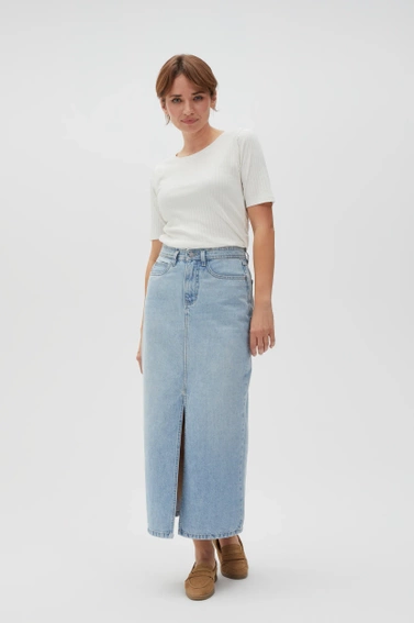 Dopasowana bluzka z prążkowanego materiału biała