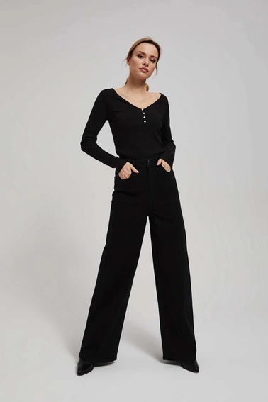 Prążkowana bluzka z guzikami