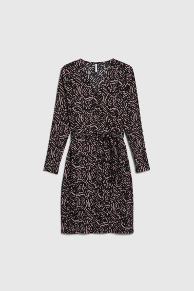 Dopasowana sukienka czarna