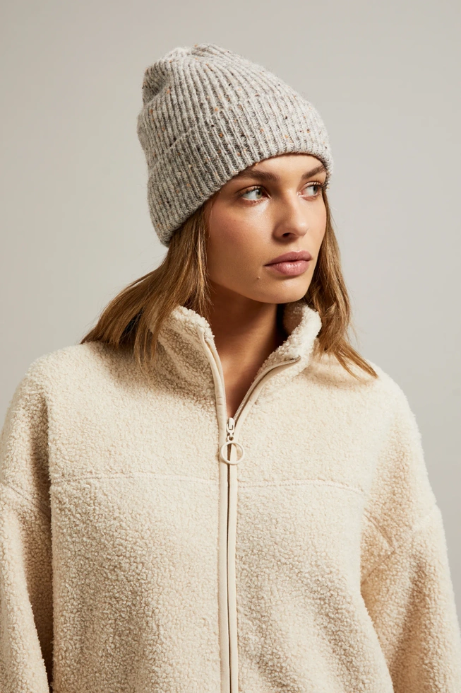 Czapka prążkowana beżowa