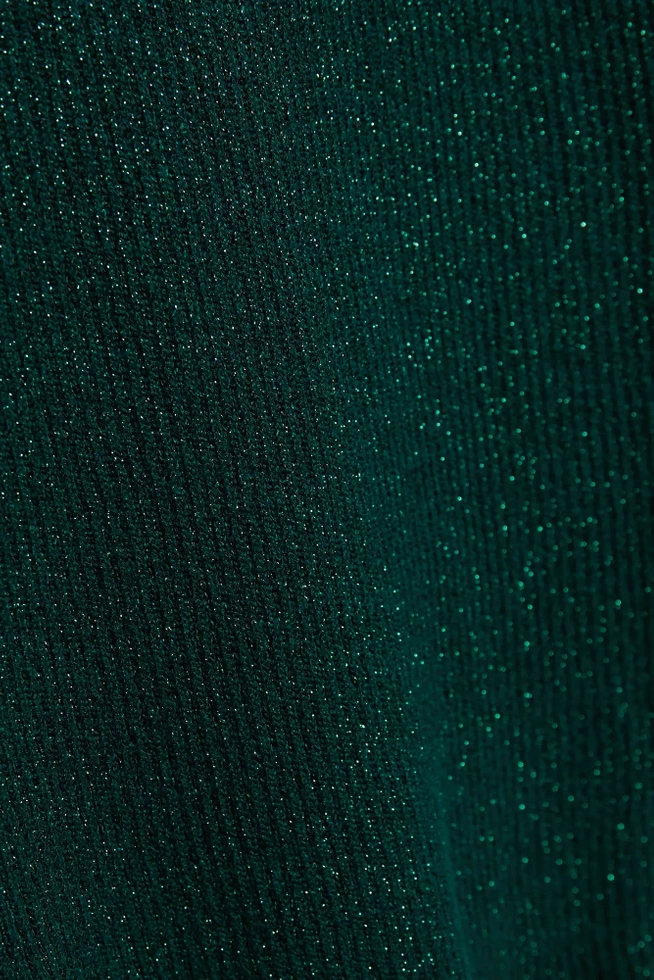 Sweter z golfem ozdobiony metaliczną nitką szmaragdowy