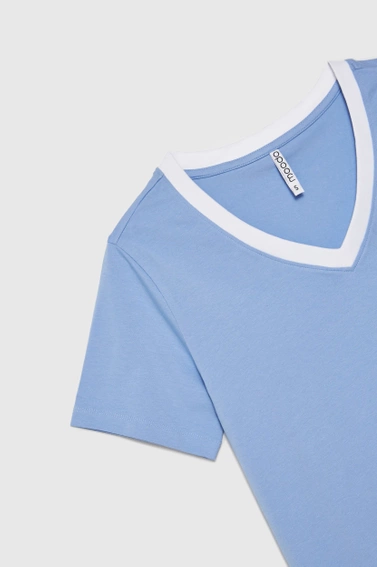 Bluzka z dekoltem w serek błękitna