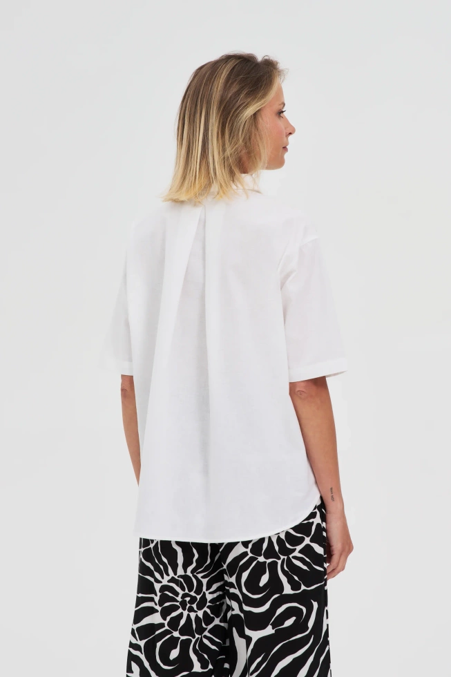 Koszula z krótkimi rękawami i kołnierzykiem biała