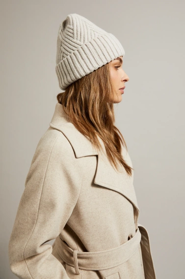 Ciepła czapka z dodatkiem wełny beżowa