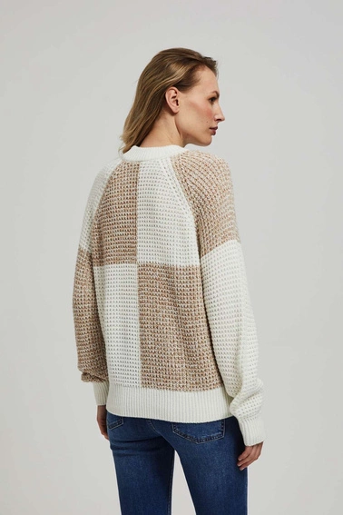 Sweter z geometrycznym wzorem