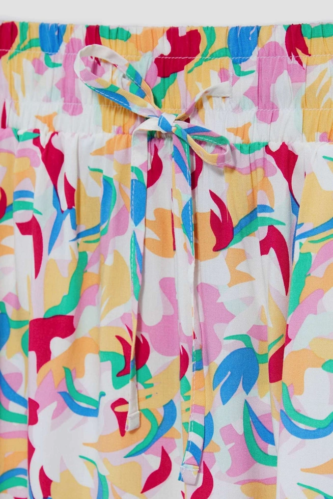 Szorty z nadrukiem liliowe