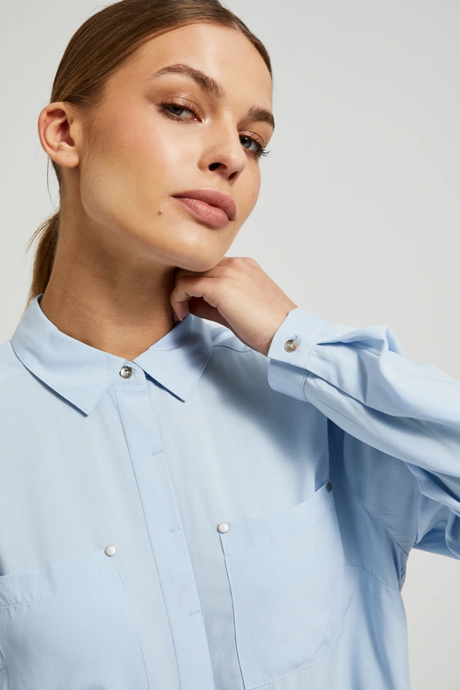 Wiskozowa koszula z kieszeniami blękitna
