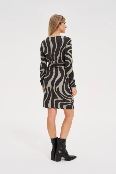 Dopasowana sukienka szara